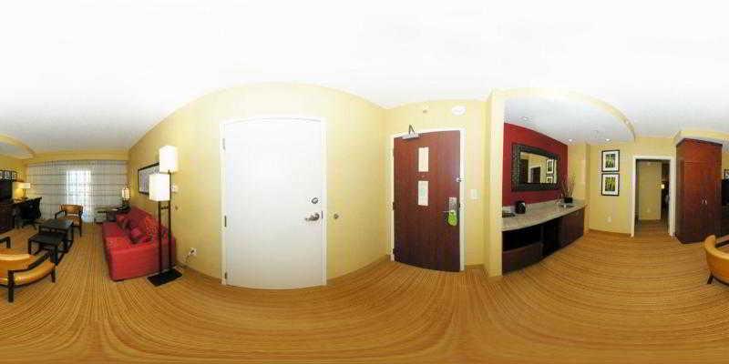 Courtyard Airport Hotel